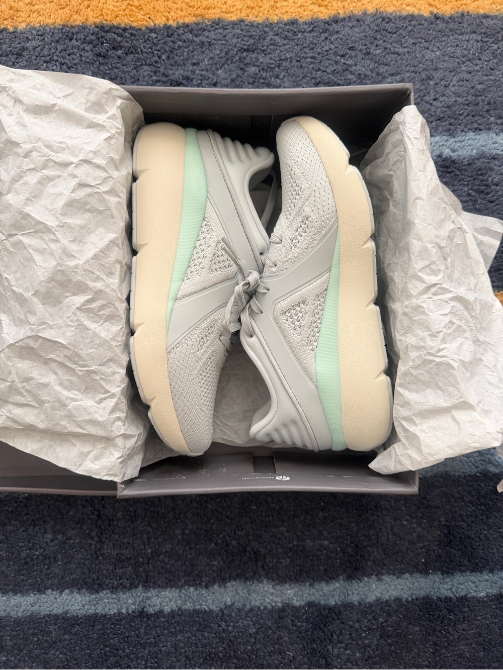 Abeo Light Gray Knit Sneakers with Mint Accent